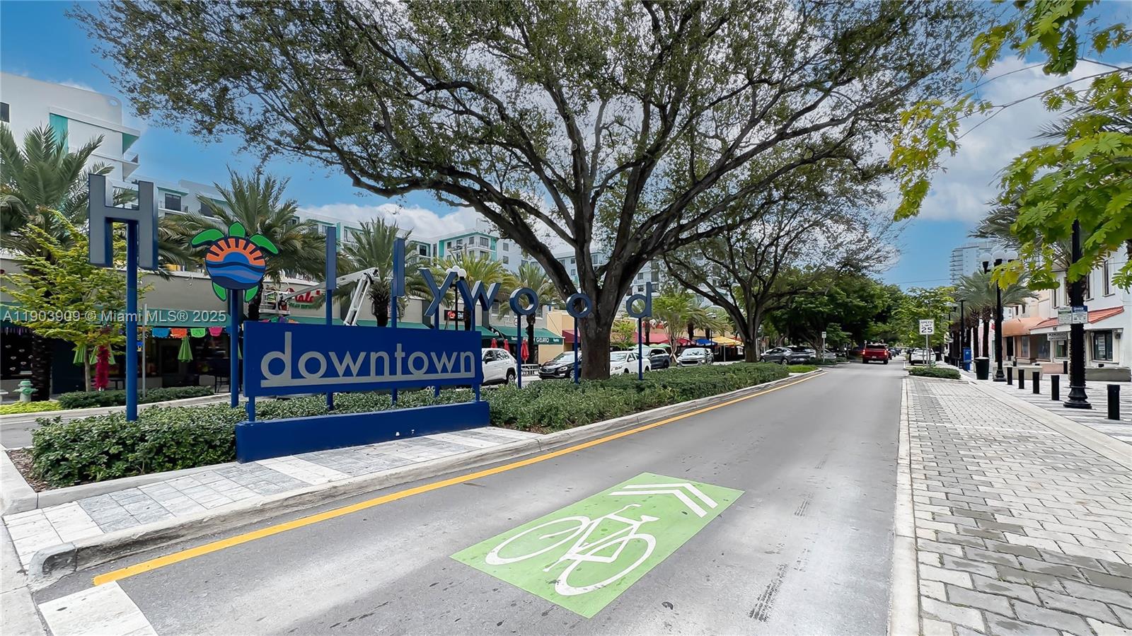 HOLLYWOOD STATION RES CON - Residential Lease