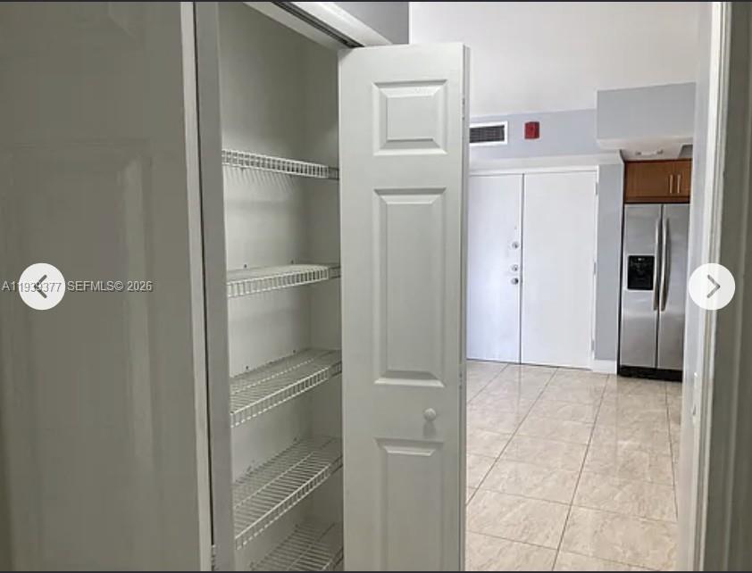 INTERNATIONAL PARK I COND - Residential