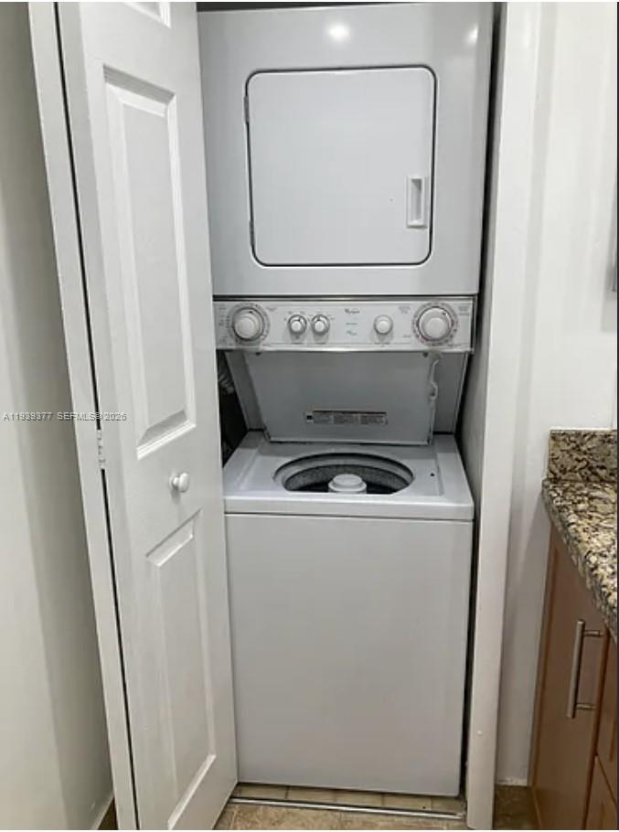 INTERNATIONAL PARK I COND - Residential