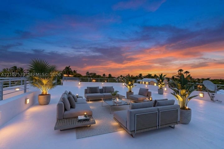 Photo 1 of 72 — 20 Center Ln, Key Largo, FL 33037