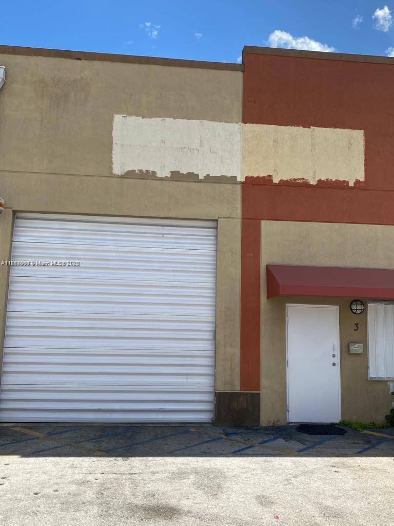 BEST LOCATION IN THE KENDALL AREA!!! GREAT OPPORTUNITY WAREHOUSE THAT HAS ITS OWN OFFICE & BATHROOM FOR RENT IN A PRIME LOCATION. CLOSE TO TAMIAMI AIRPORT COMMERCE CENTER IN THE HEART OF KENDALL!!!! AVAILABLE NOVEMBER 1ST.