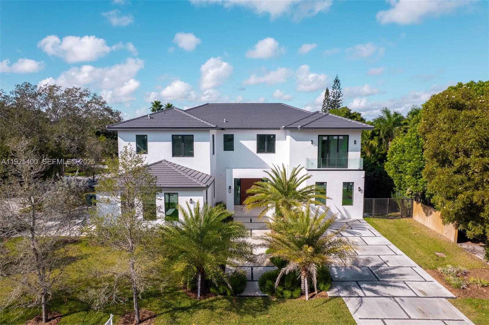 9840 SW 73rd Ct, Pinecrest, FL, 33156/$6,990,000 1 9840 SW 73rd Ct