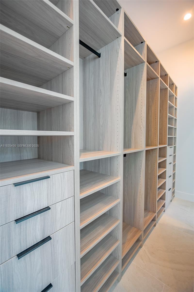 HILLMONT - Residential