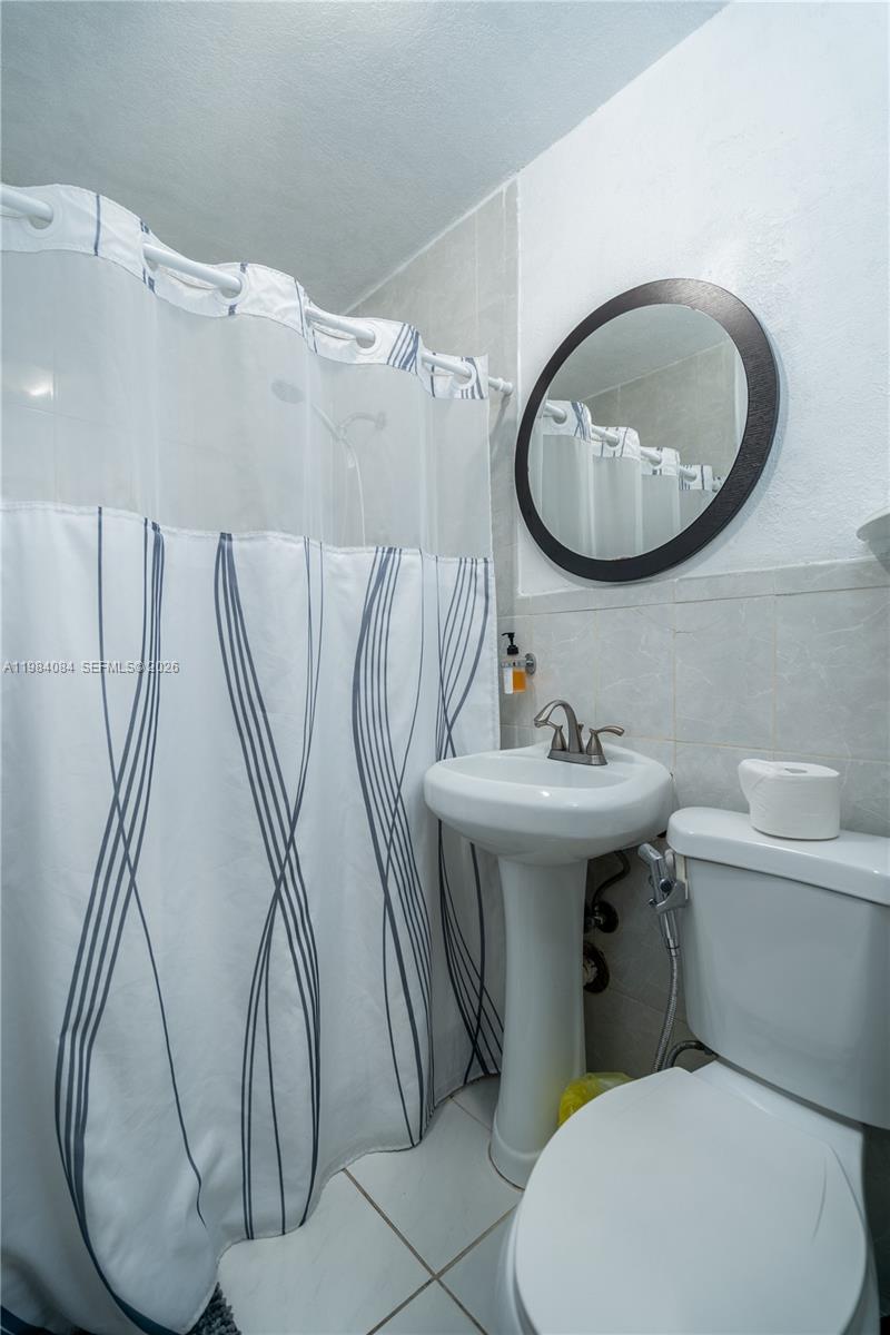 SUN-TAN VILL SEC 5 - Residential Lease