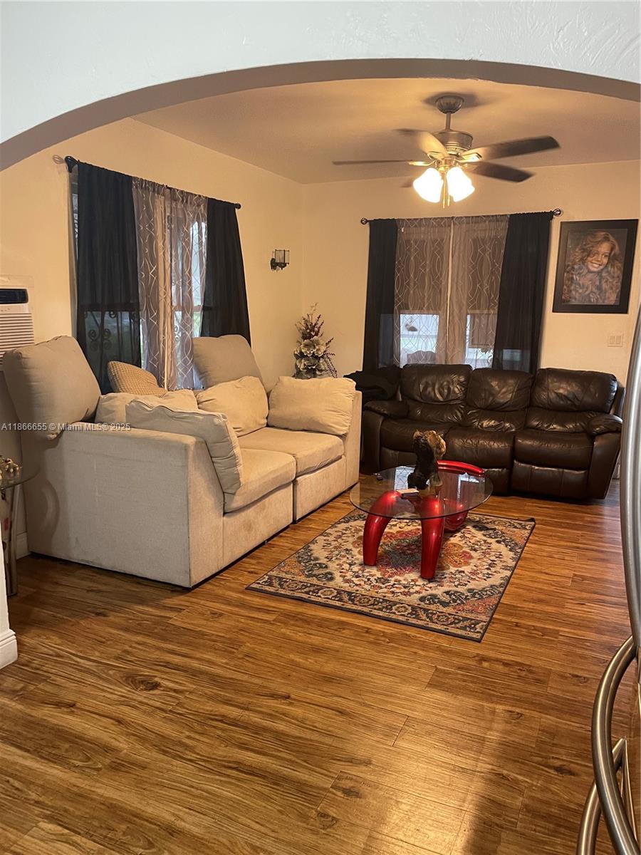 404 NW 23rd Ct