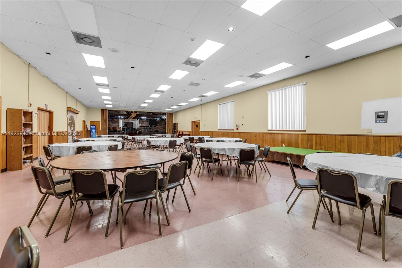 COMMERCIAL BLDG ZONED B-1 - Commercial Sale