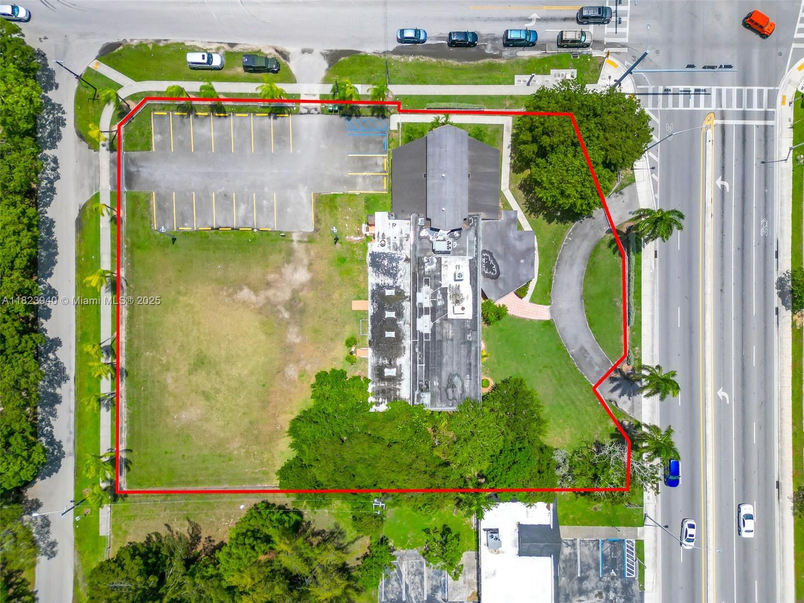COMMERCIAL BLDG ZONED B-1 - Commercial Sale