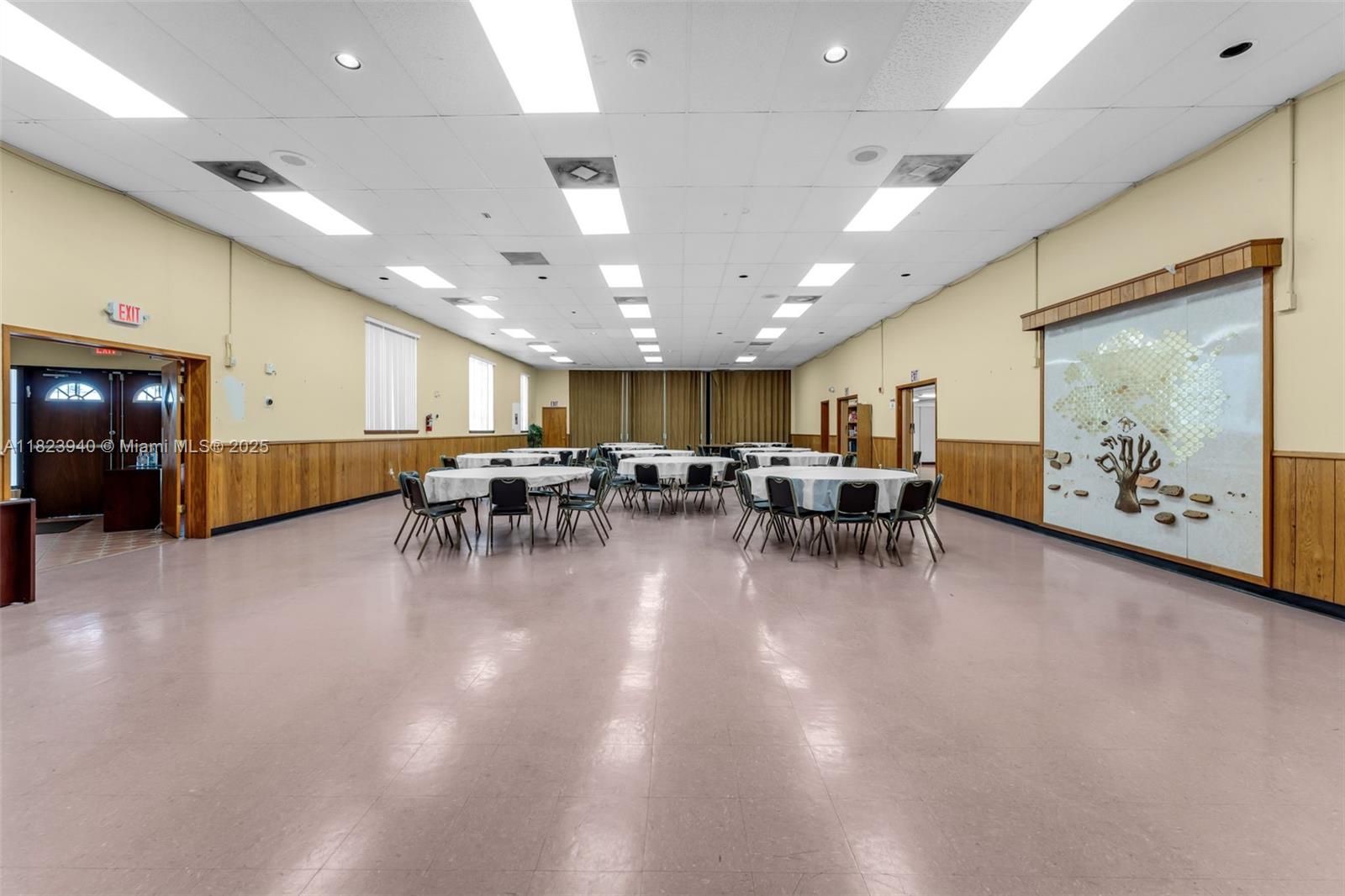 COMMERCIAL BLDG ZONED B-1 - Commercial Sale