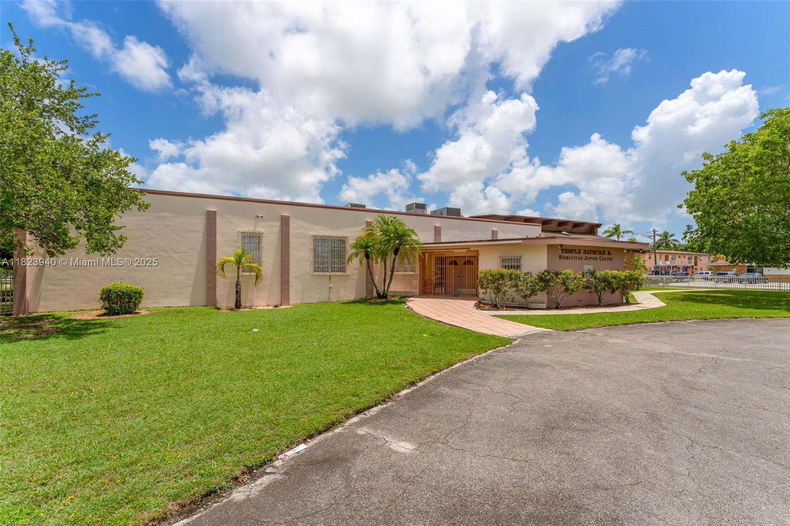 COMMERCIAL BLDG ZONED B-1 - Commercial Sale