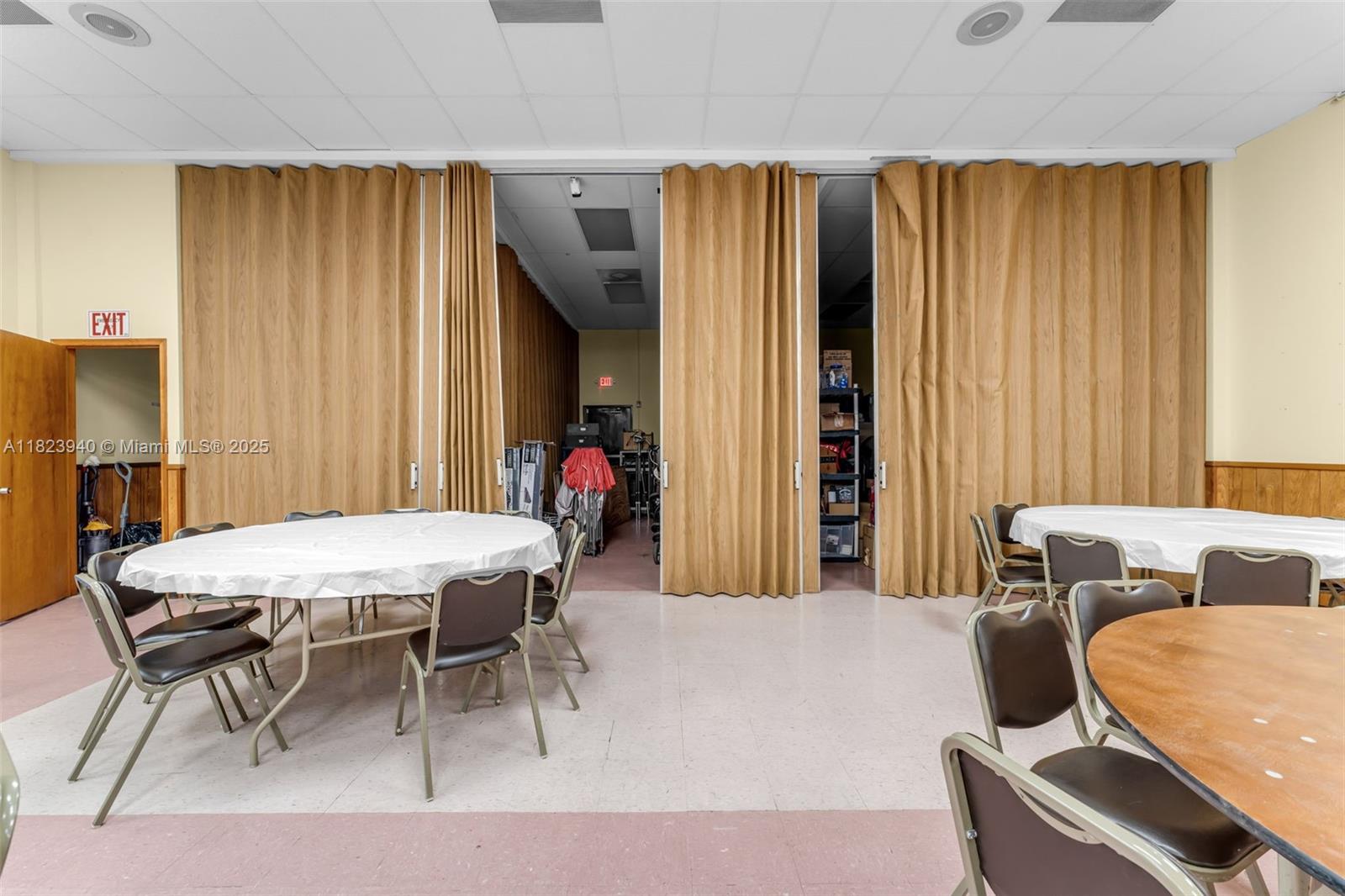 COMMERCIAL BLDG ZONED B-1 - Commercial Sale