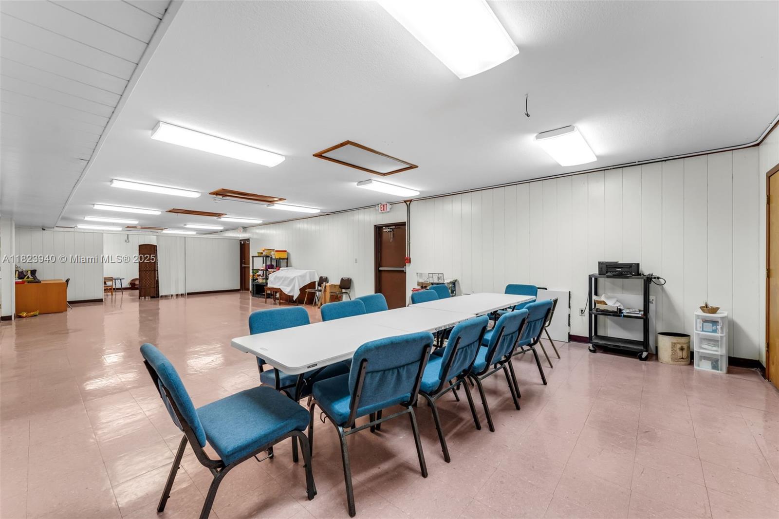 COMMERCIAL BLDG ZONED B-1 - Commercial Sale