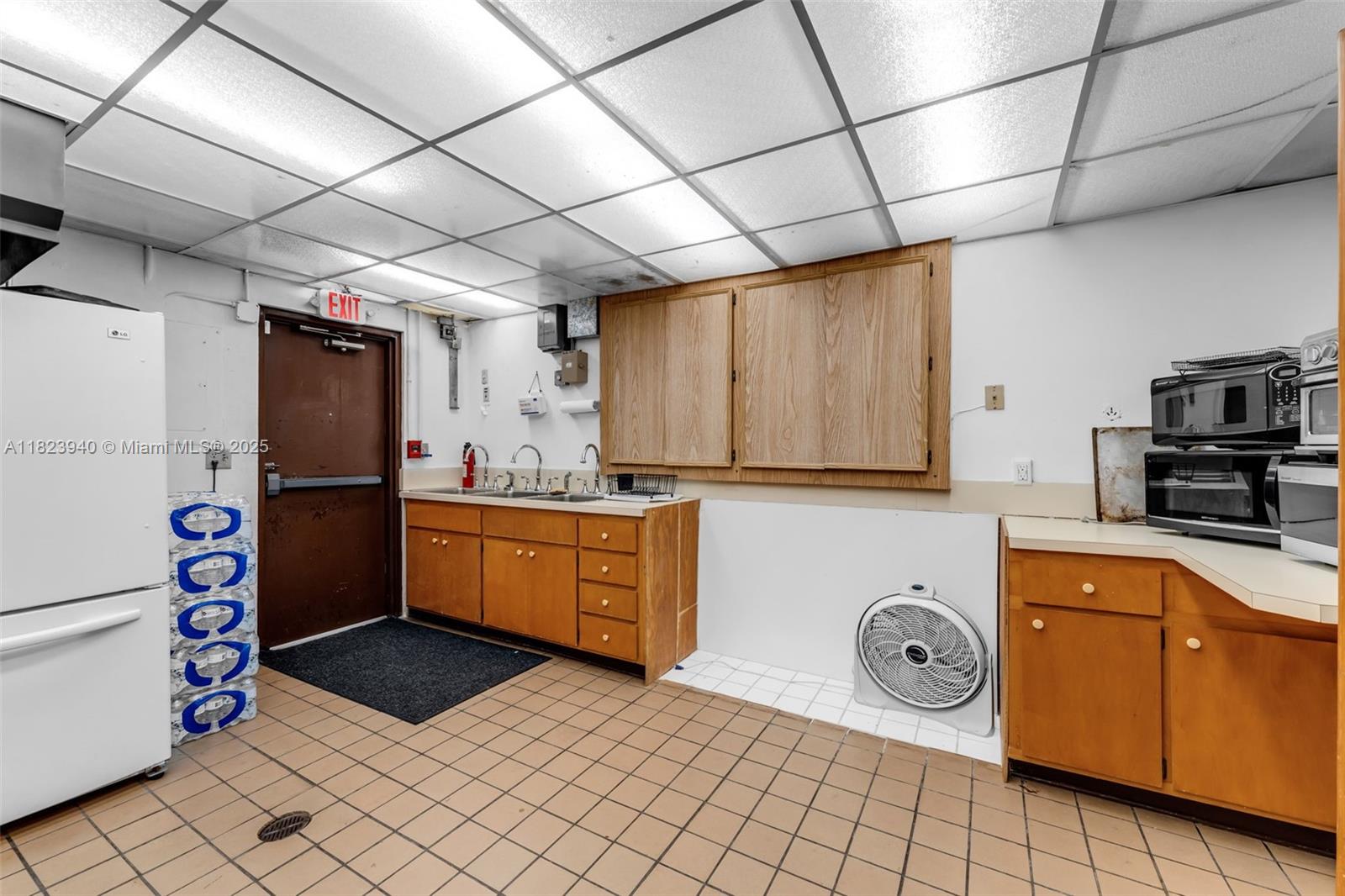 COMMERCIAL BLDG ZONED B-1 - Commercial Sale