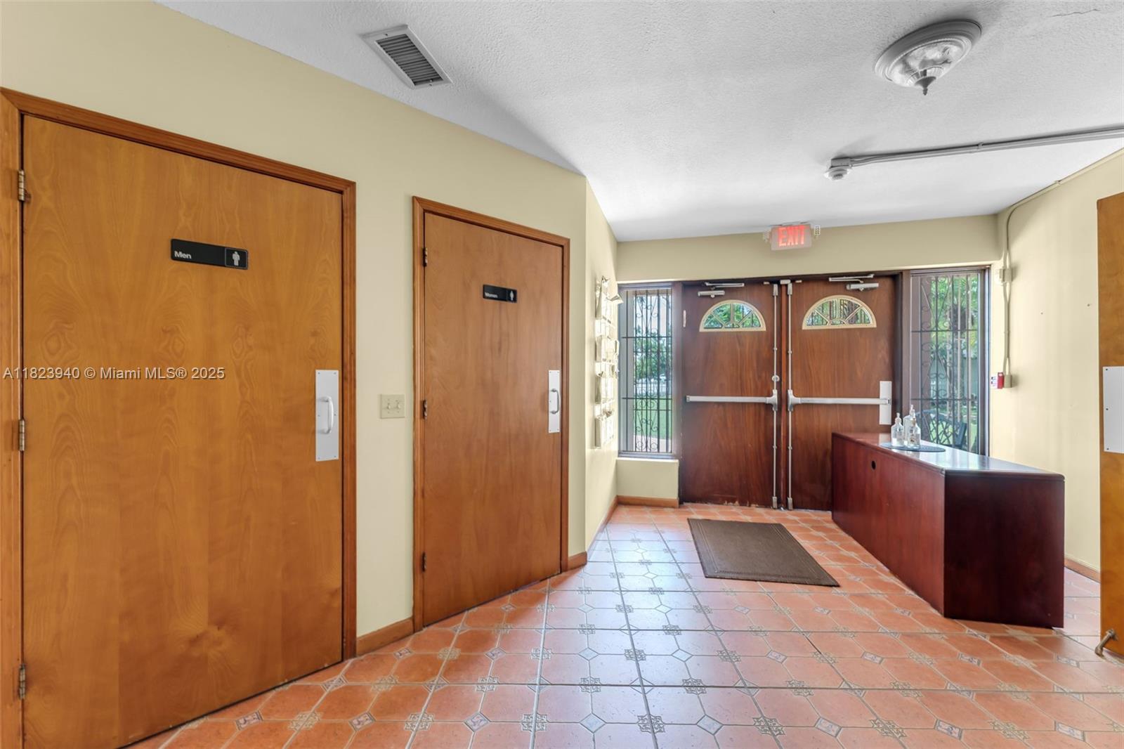 COMMERCIAL BLDG ZONED B-1 - Commercial Sale