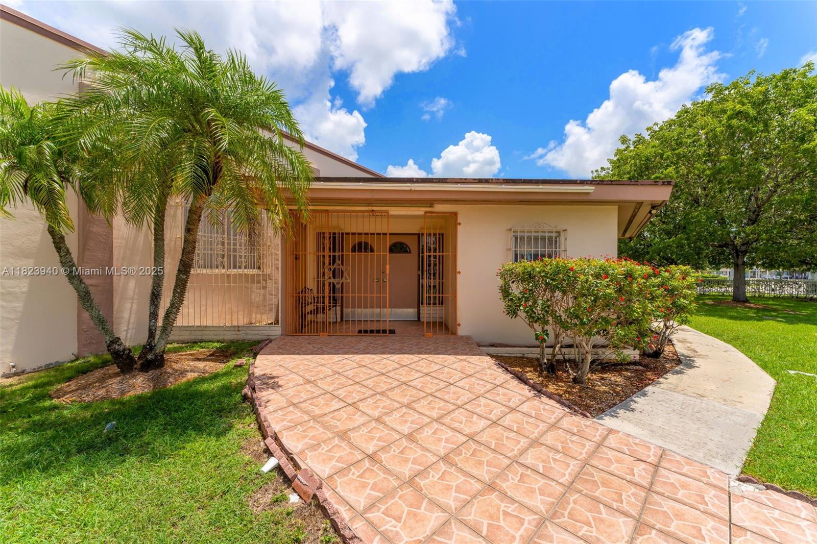 COMMERCIAL BLDG ZONED B-1 - Commercial Sale