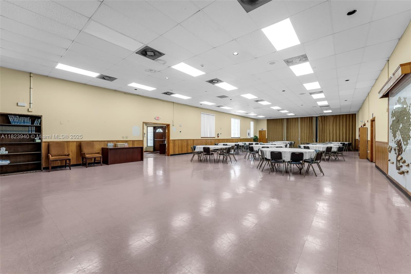 COMMERCIAL BLDG ZONED B-1 - Commercial Sale