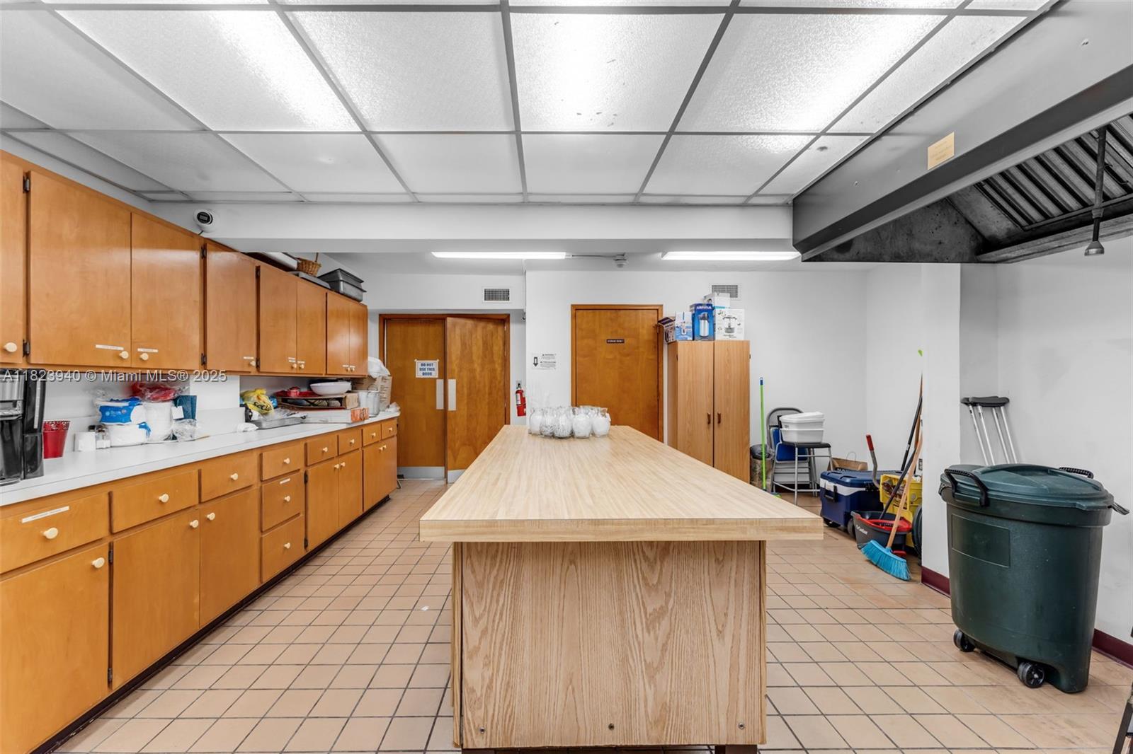 COMMERCIAL BLDG ZONED B-1 - Commercial Sale