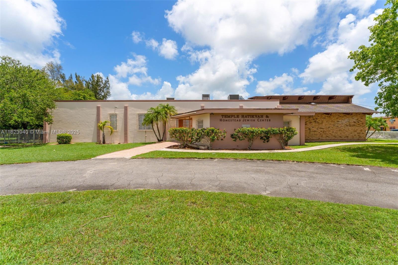 185 NE 8th St (CAMPBELL DR)