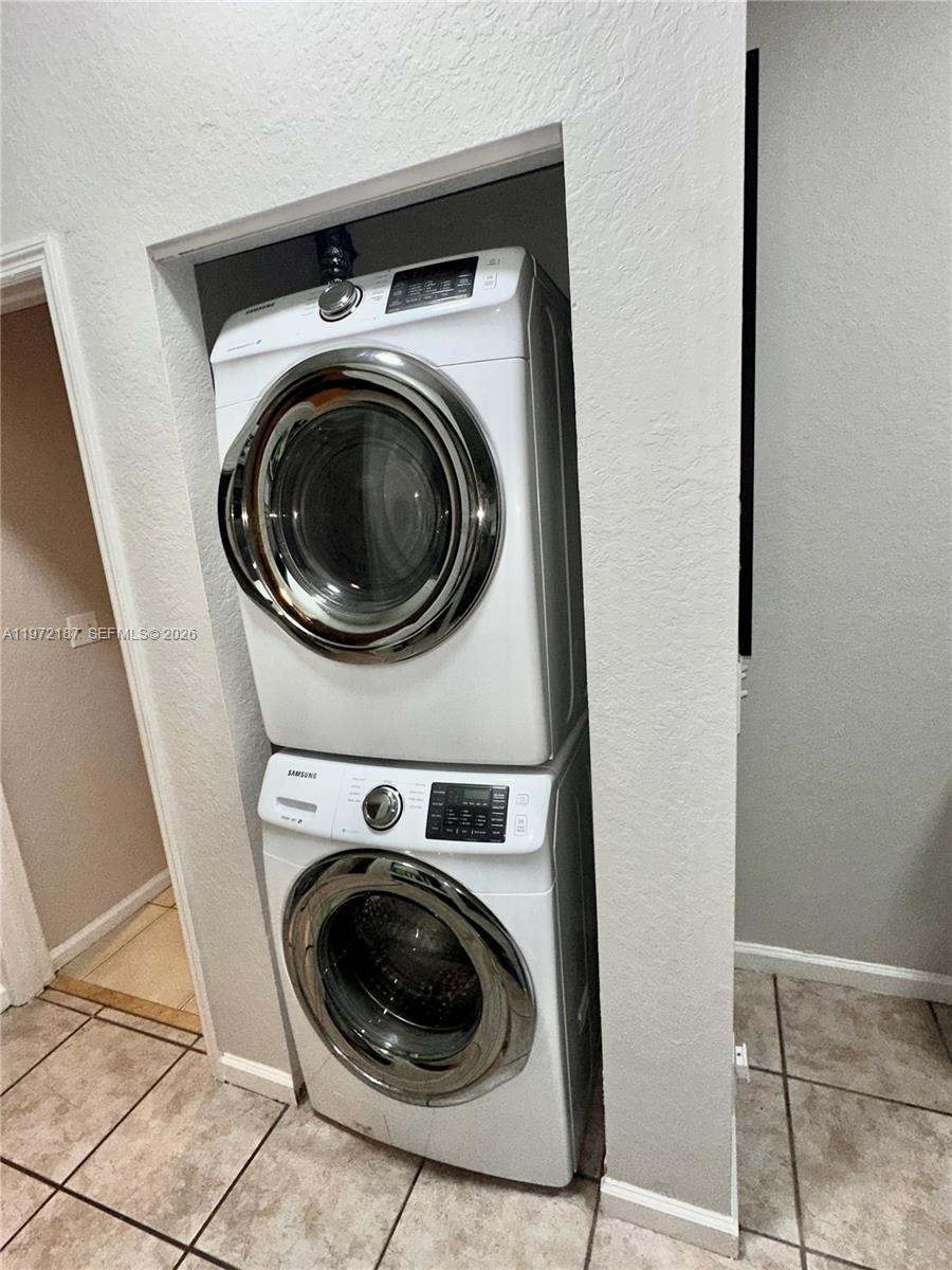 HOLLYWOOD BEACH HEIGHTS S - Residential Lease