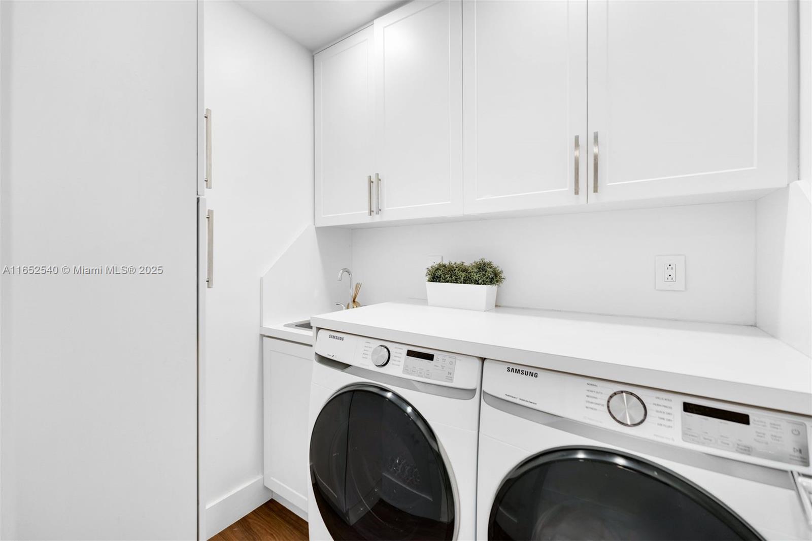 ADEMAR PARK AMD PL - Residential