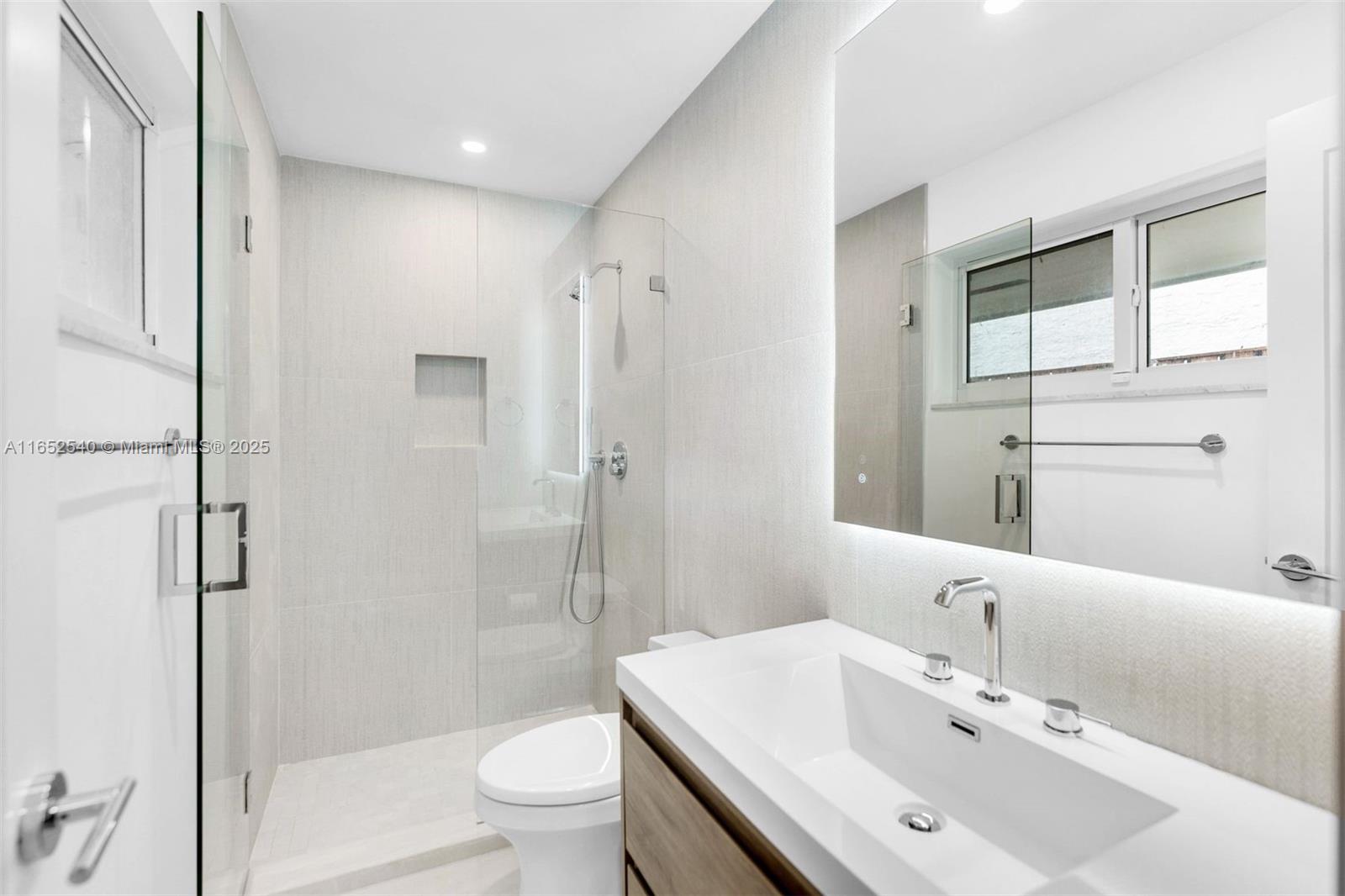 ADEMAR PARK AMD PL - Residential