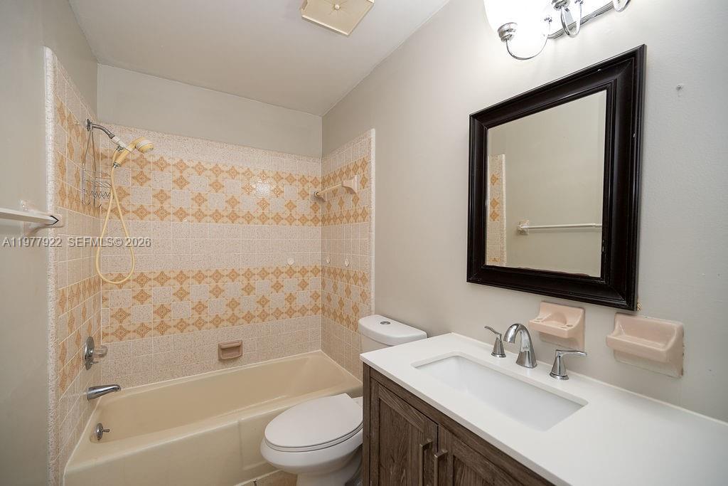 CASA LOMA - Residential Income