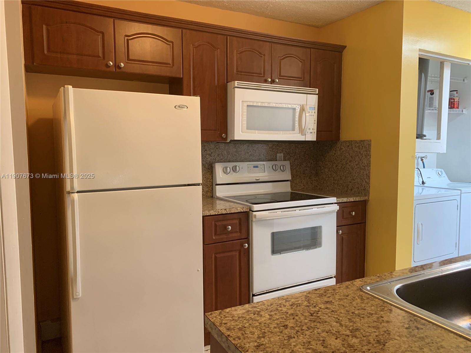 ANTIGUA AT CNTRY CLUBOF M - Residential Lease