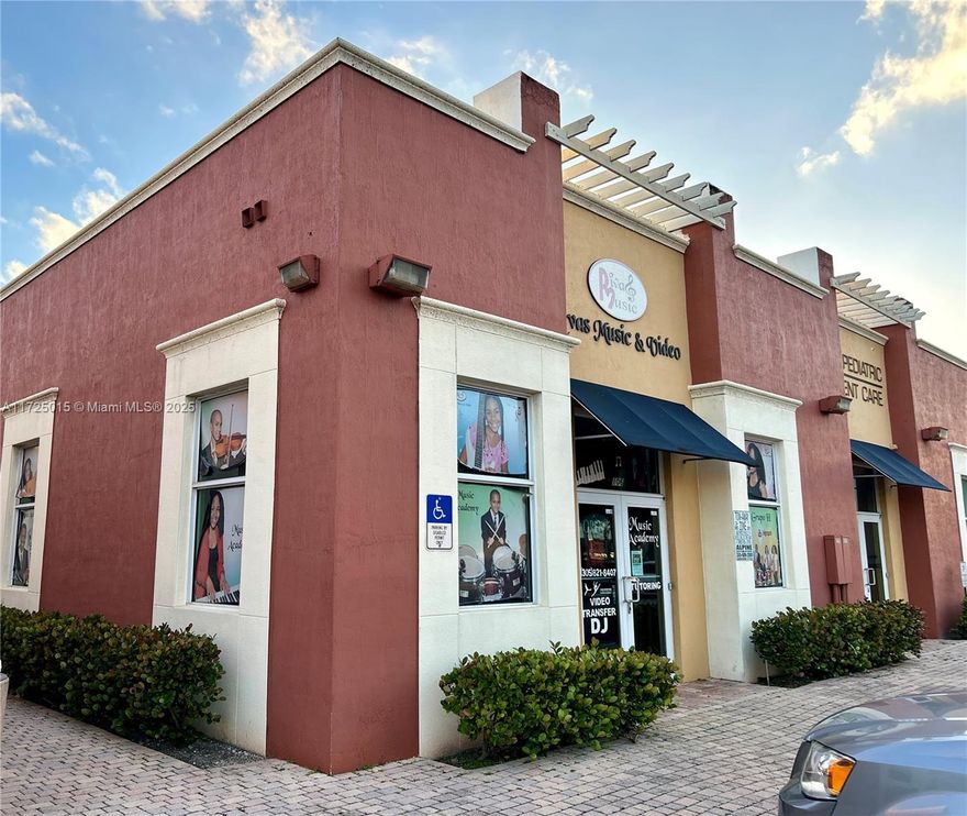 Beautiful office condo in Hialeah in perfect condition, with easy access to major highways (I-75, Palmetto, Turnpike, Okeechobee, Gratigny). Ideal location, in the midst of a booming area, in both the residential (single-family homes, and new apartments and planned communities) and commercial (new shopping plazas, gas station) sectors. In the immediate proximity, you will find: gyms, banks, daycares, restaurants, supermarkets, retail stores, gas stations and more. This is the only office in this complex that has four assigned parking spots. Schedule a tour today.