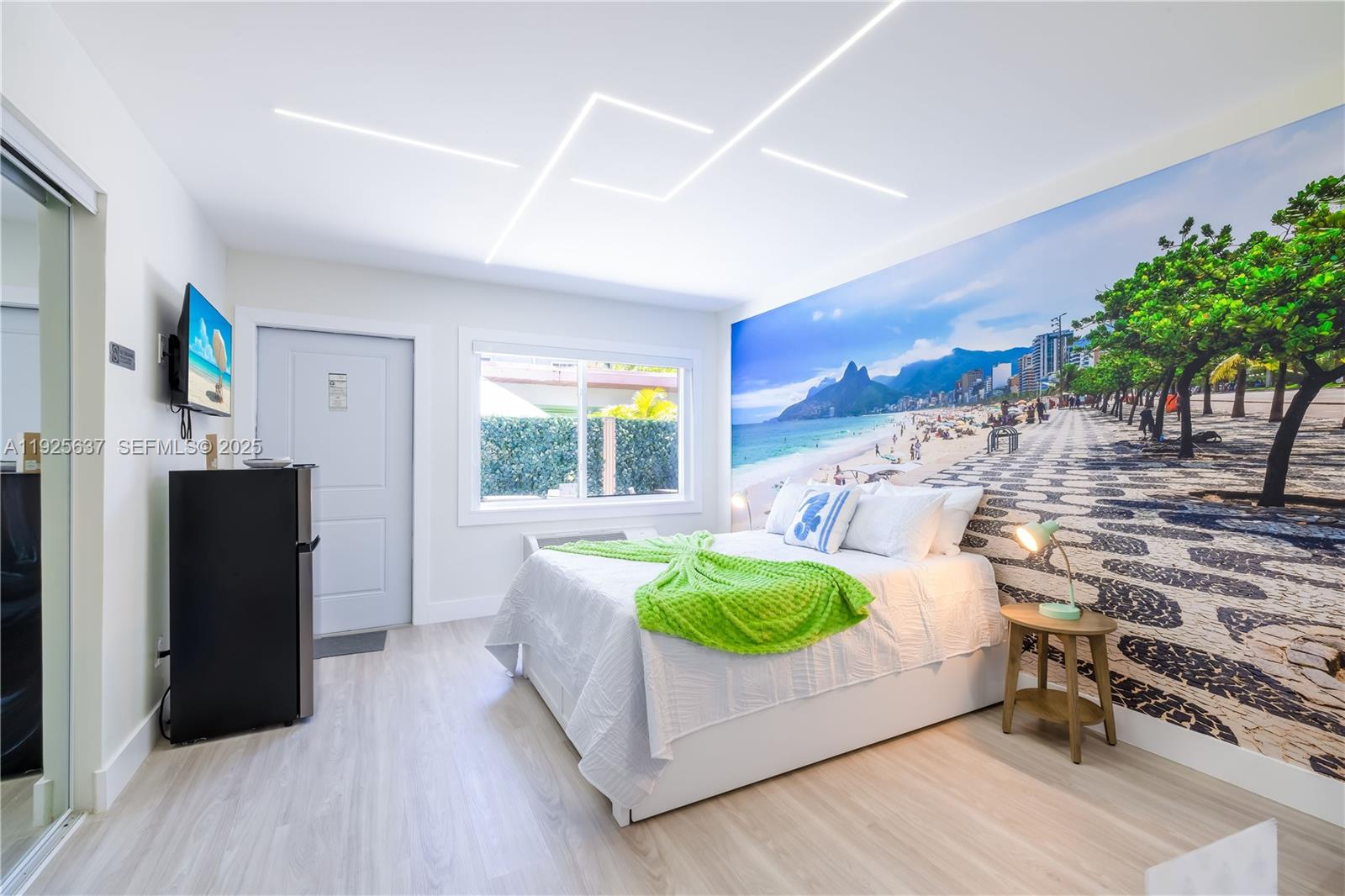 HOLLYWOOD CENTRAL BEACH - Residential Income