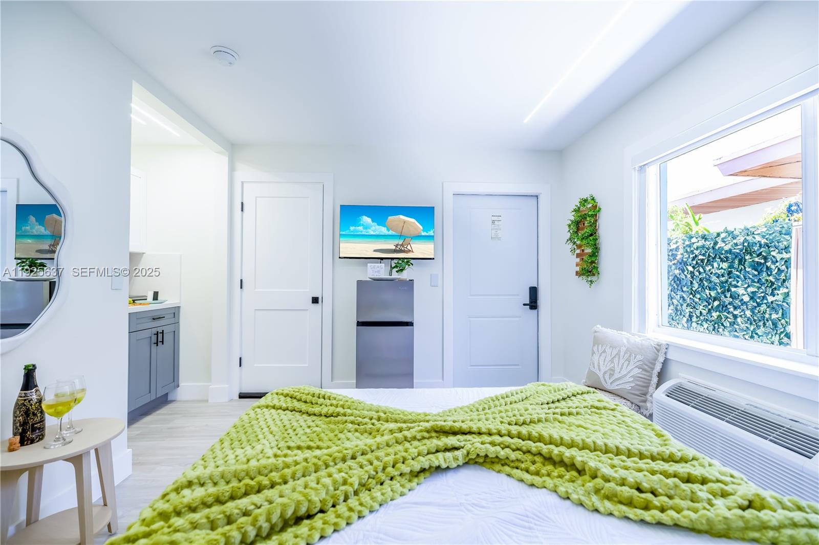 HOLLYWOOD CENTRAL BEACH - Residential Income