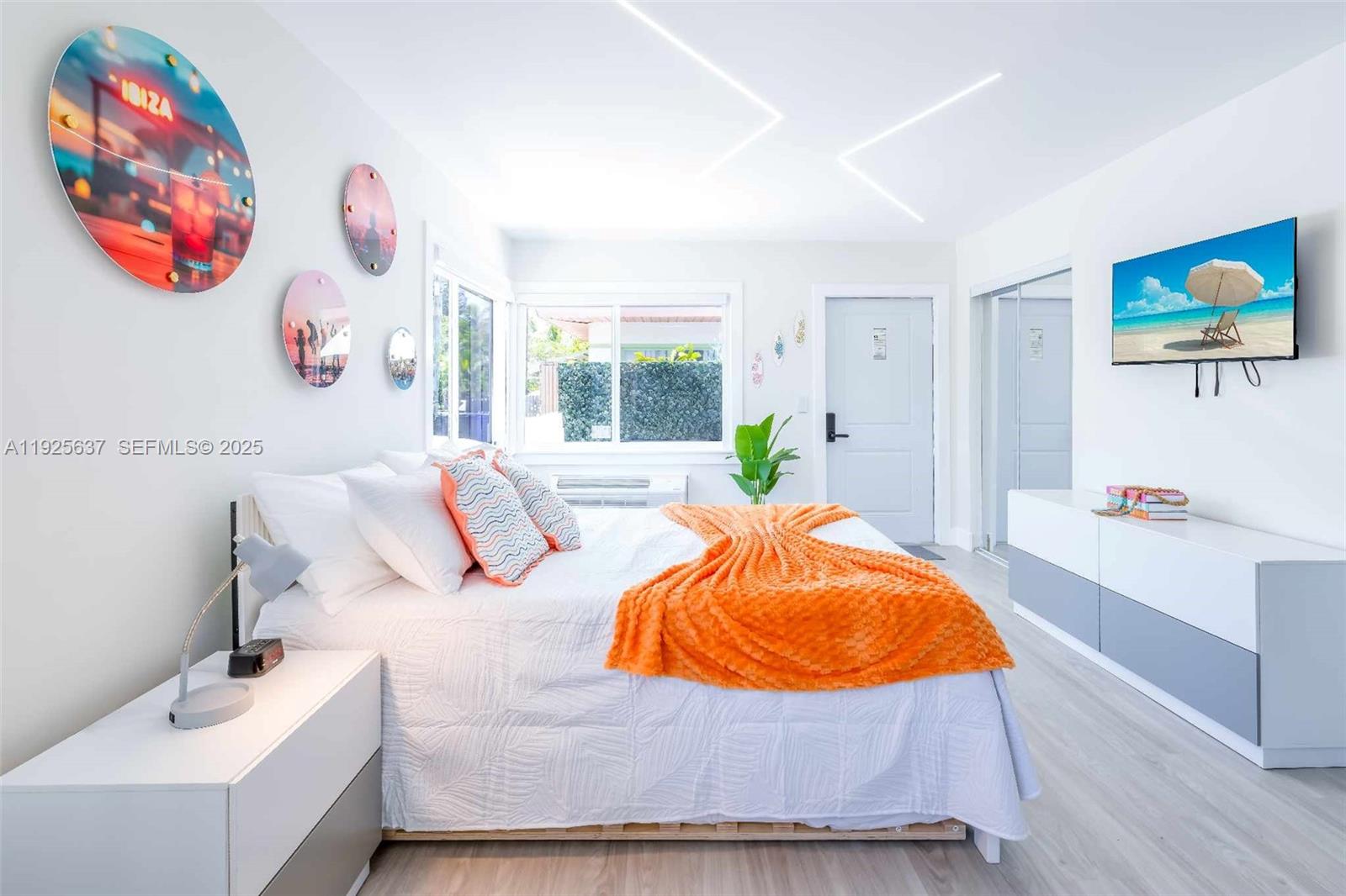 HOLLYWOOD CENTRAL BEACH - Residential Income