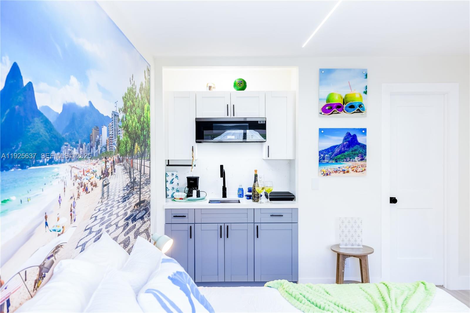 HOLLYWOOD CENTRAL BEACH - Residential Income