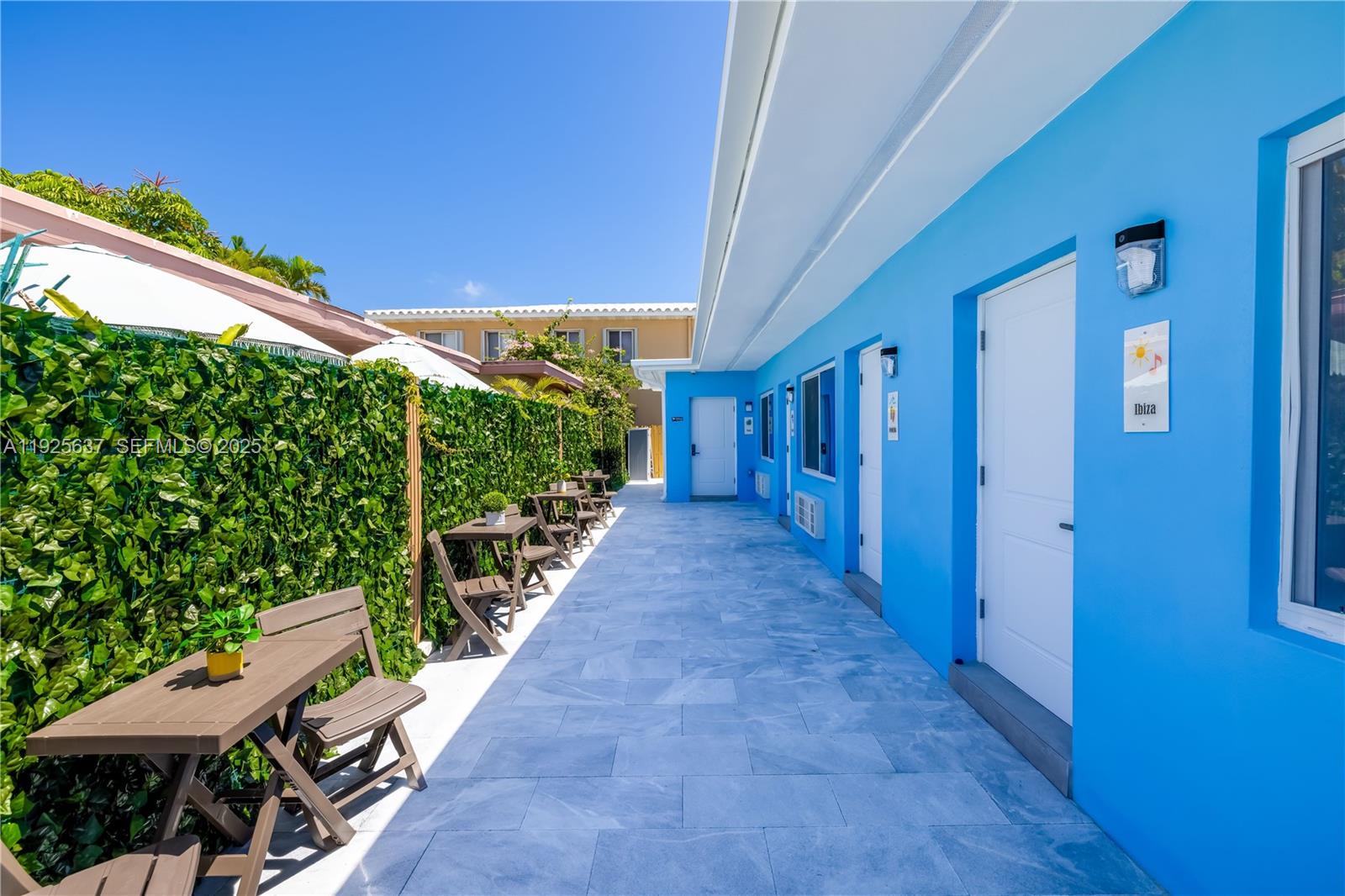 HOLLYWOOD CENTRAL BEACH - Residential Income