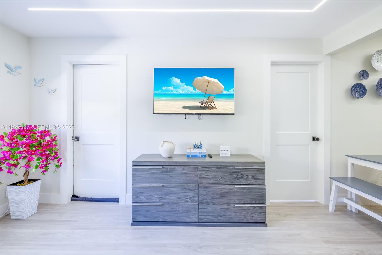 HOLLYWOOD CENTRAL BEACH - Residential Income