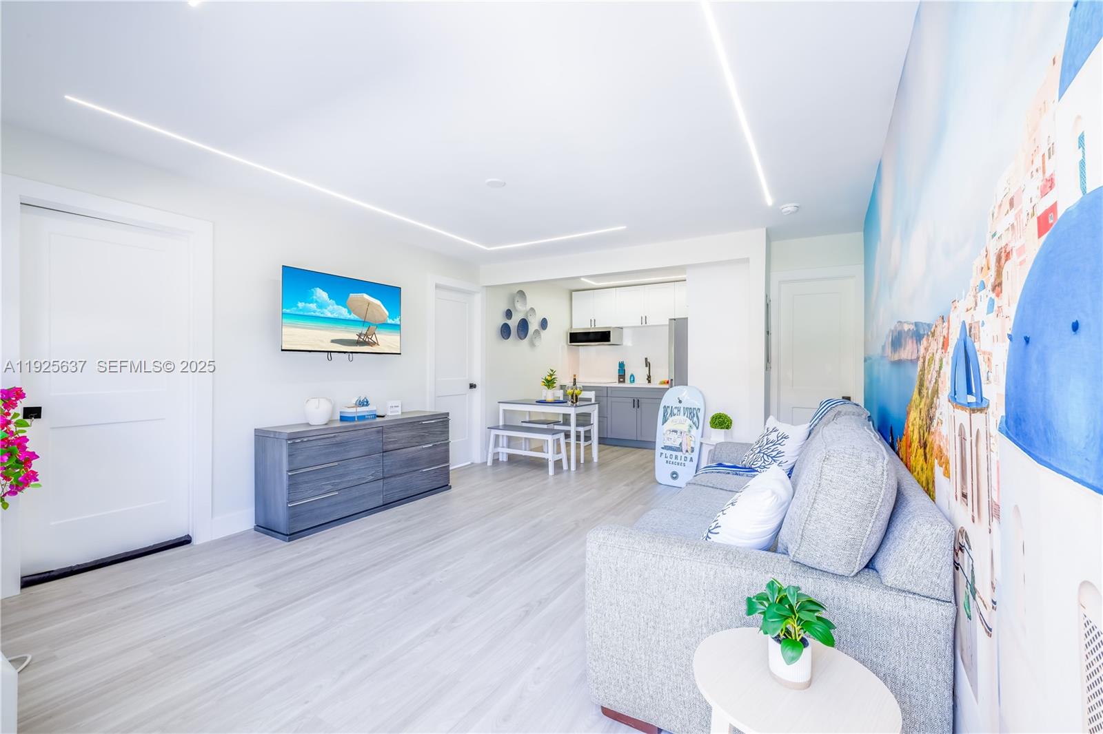 HOLLYWOOD CENTRAL BEACH - Residential Income