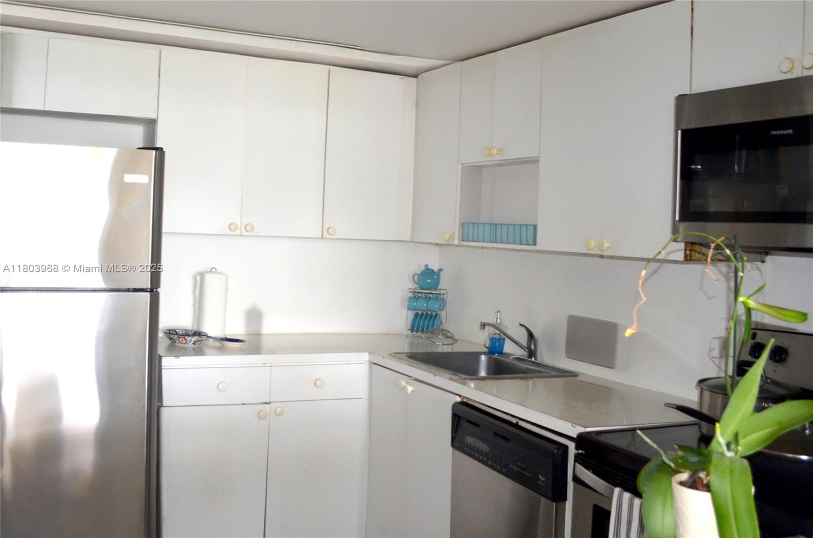 SAILBOAT CAY CONDO - Residential