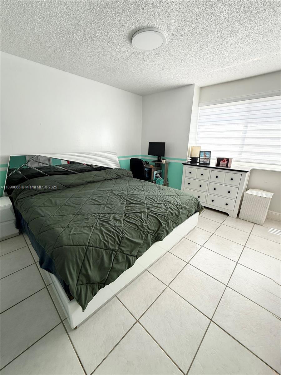 SUNSET HARBOUR SEC IV - Residential Lease