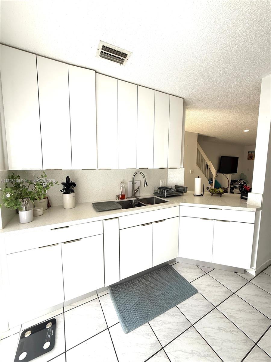 SUNSET HARBOUR SEC IV - Residential Lease