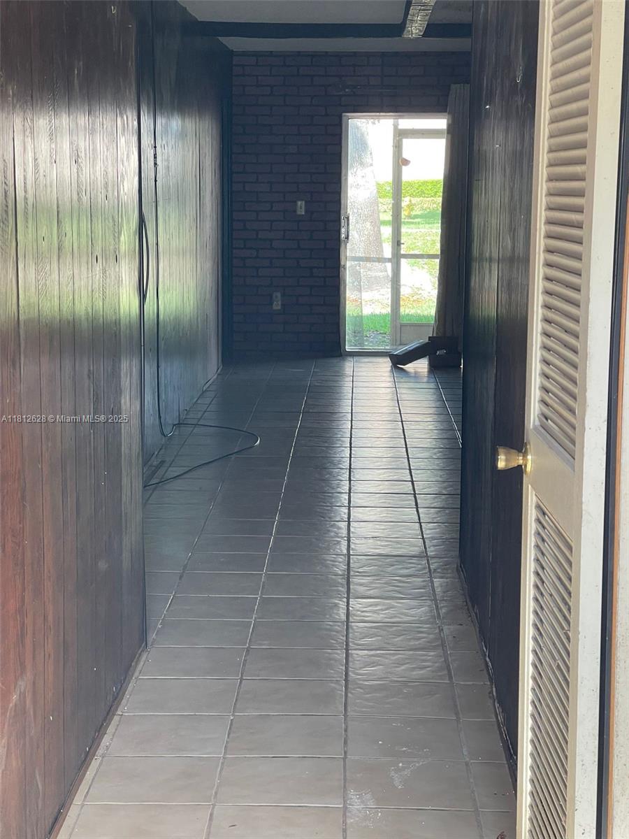 COUNTRY SQUIRE TOWNHOMES - Residential
