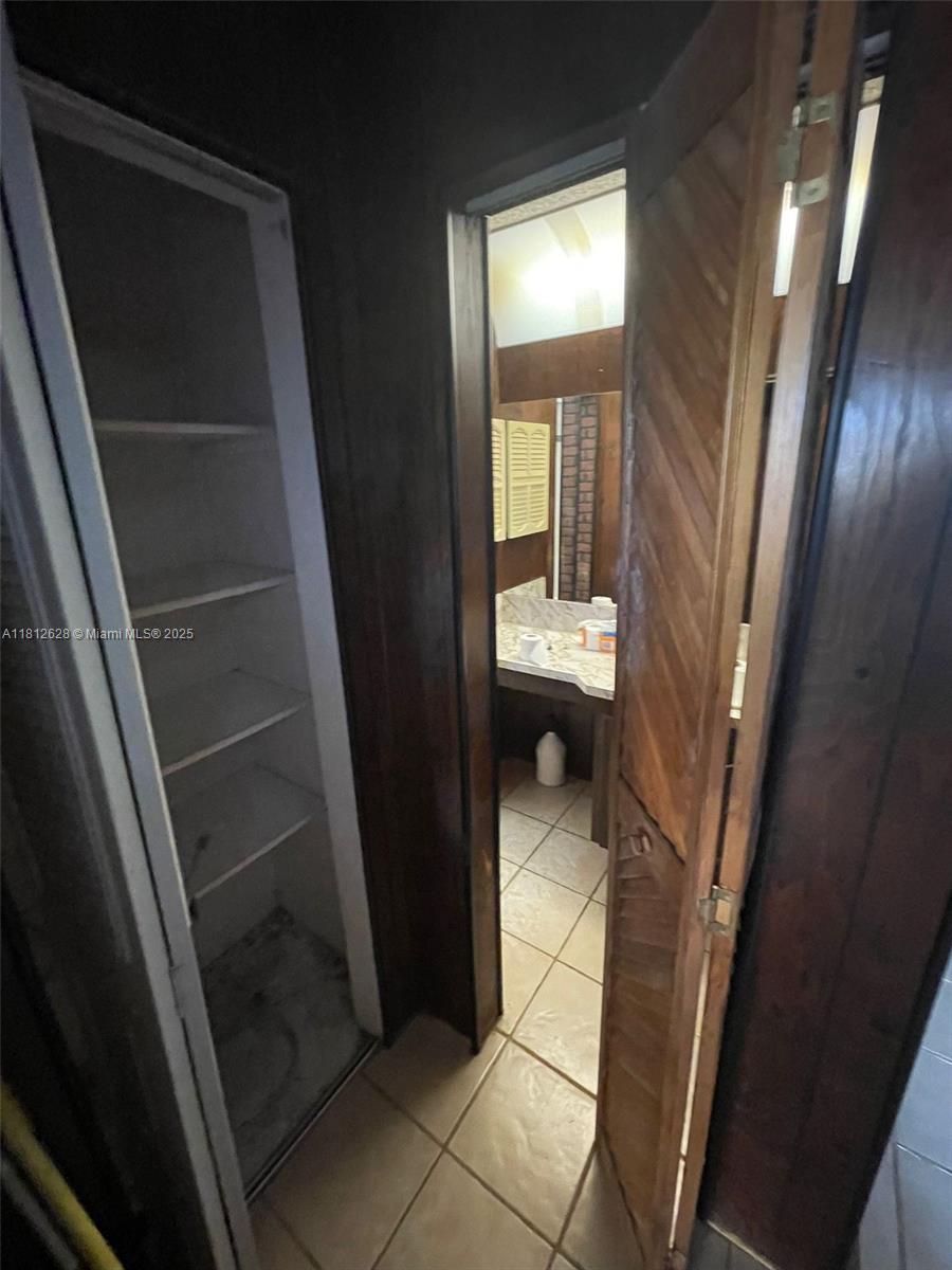 COUNTRY SQUIRE TOWNHOMES - Residential