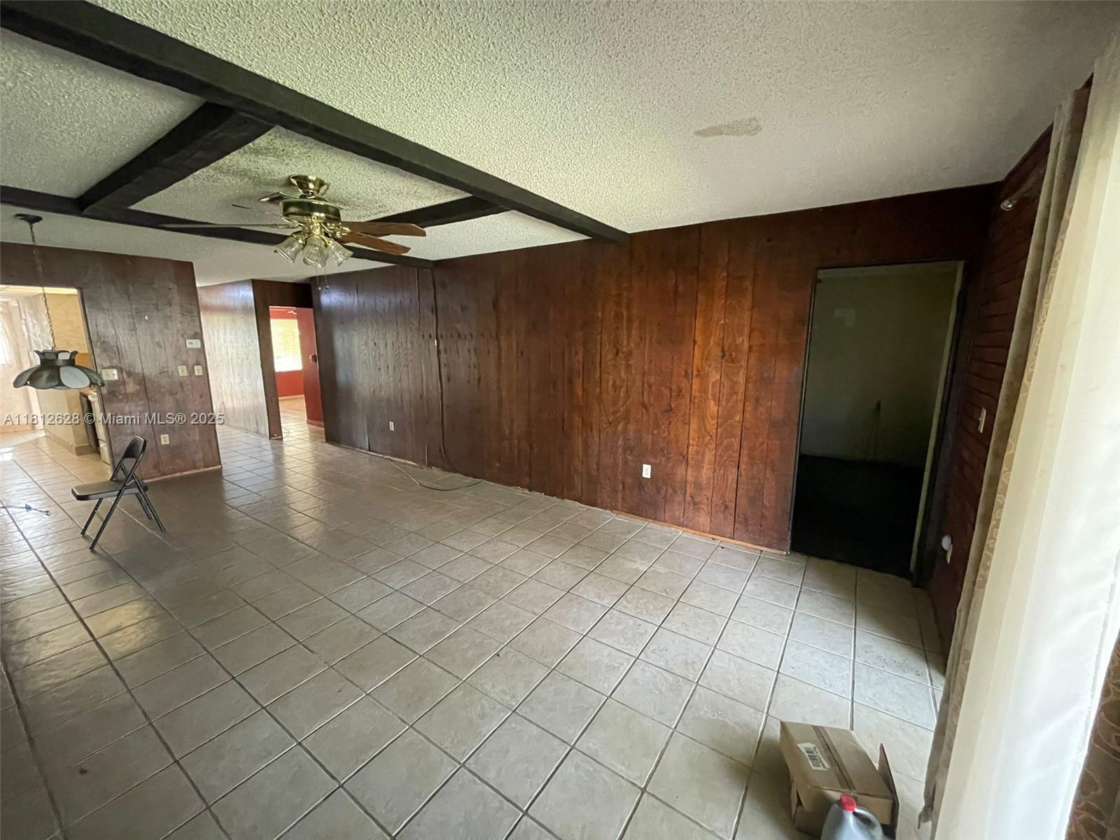 COUNTRY SQUIRE TOWNHOMES - Residential