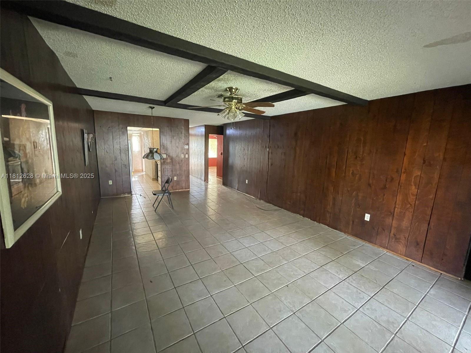 COUNTRY SQUIRE TOWNHOMES - Residential