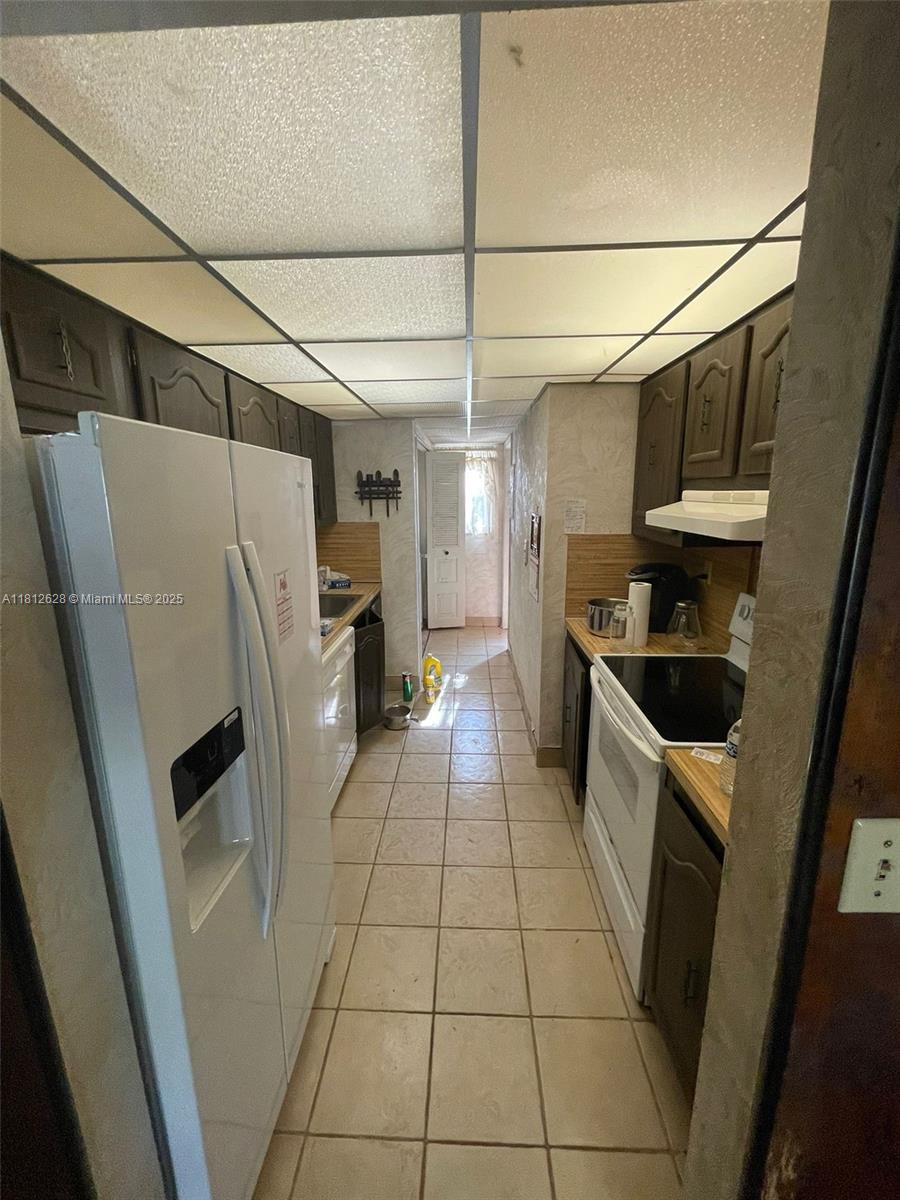 COUNTRY SQUIRE TOWNHOMES - Residential