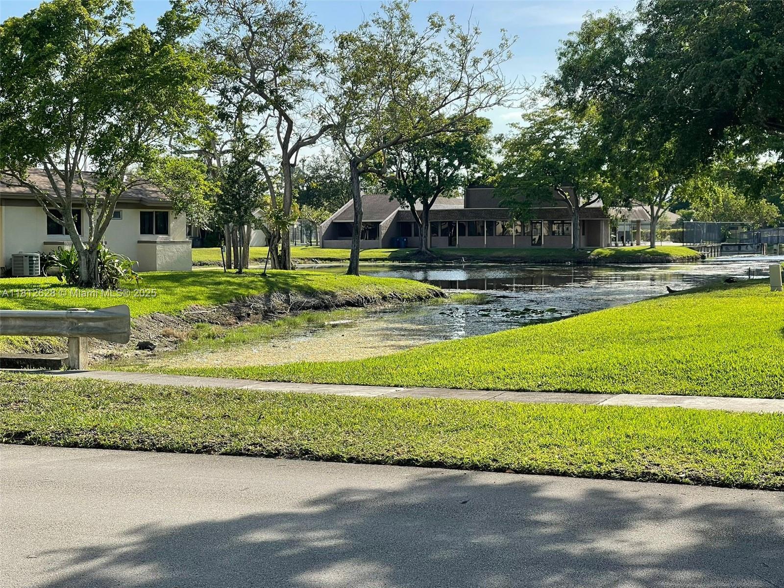 COUNTRY SQUIRE TOWNHOMES - Residential