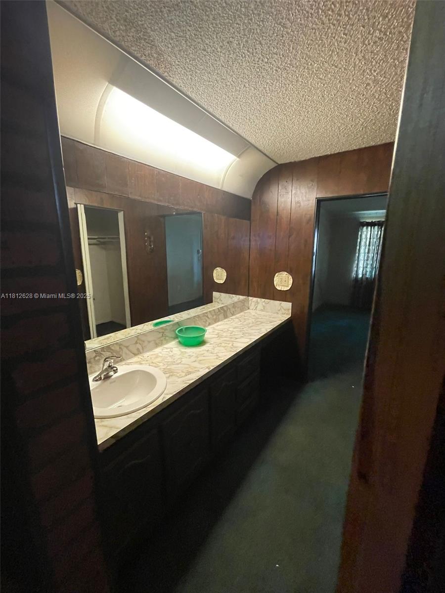 COUNTRY SQUIRE TOWNHOMES - Residential