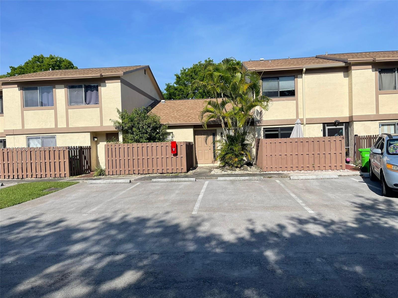 COUNTRY SQUIRE TOWNHOMES - Residential