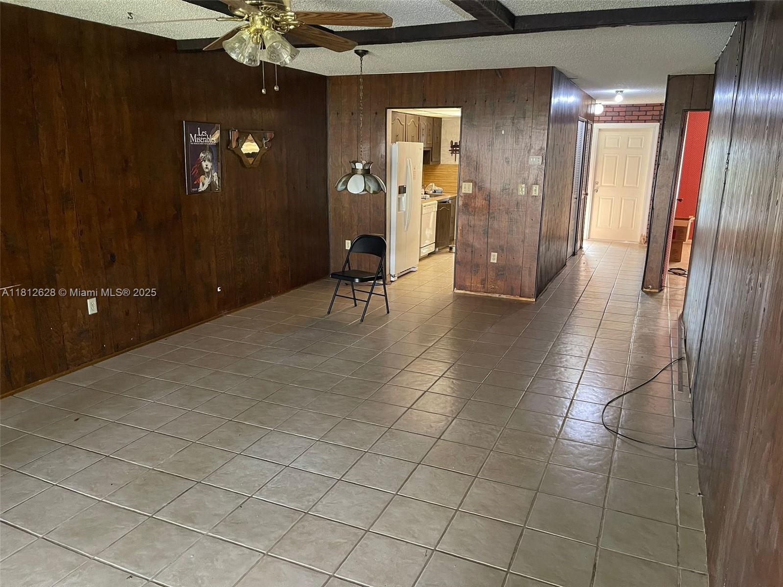COUNTRY SQUIRE TOWNHOMES - Residential