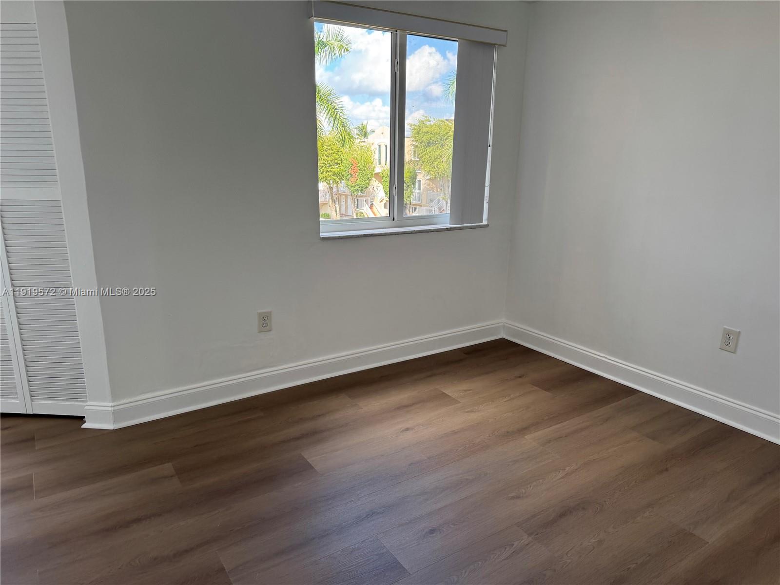 CORAL POINTE TOWNHOMES CON - Residential Lease