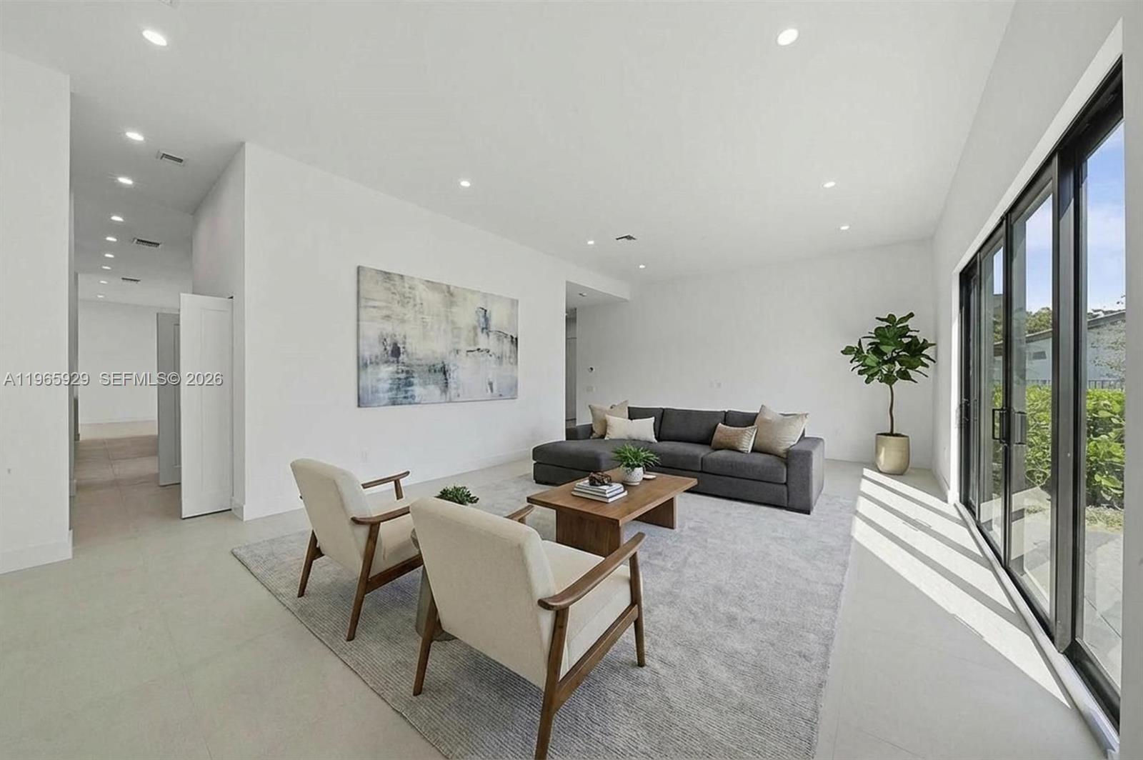 5718 W Ashwood Cir W