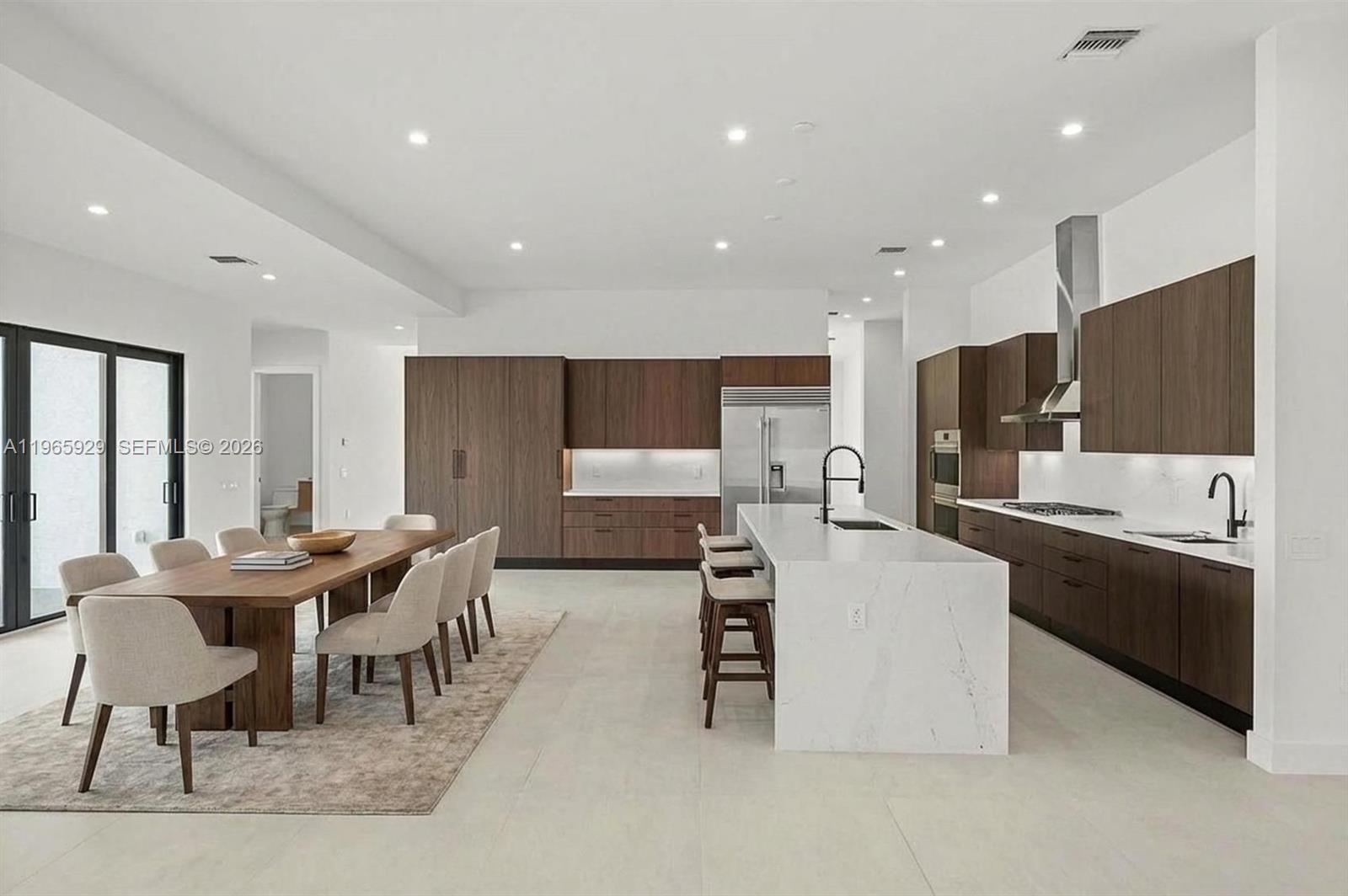 5718 W Ashwood Cir W