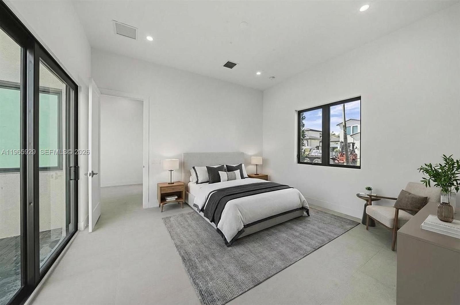 5718 W Ashwood Cir W